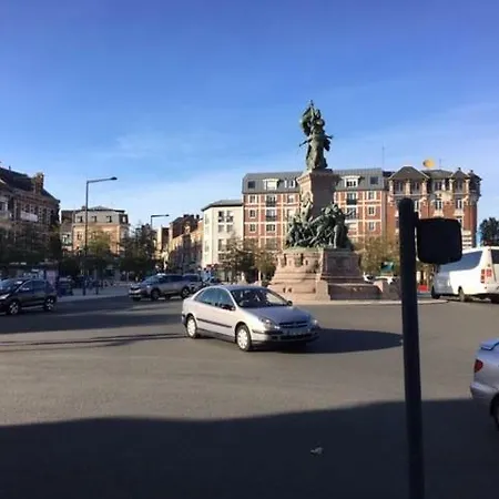 Le 16 Place Du 8 Apartmán *